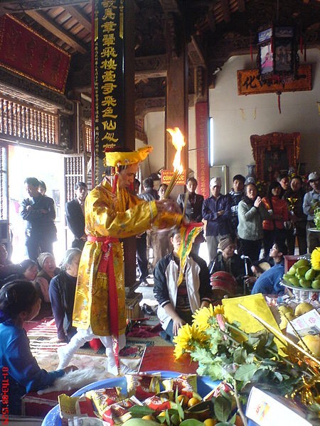 Lên Đồng or “Going into a trance” Ritual - ảnh 1